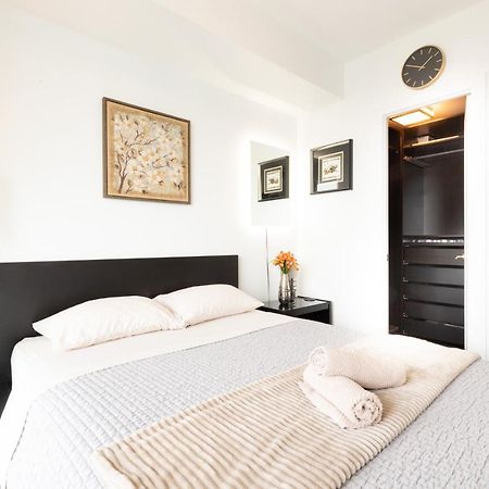 Bright Condo In The Heart Of Toronto Exterior photo