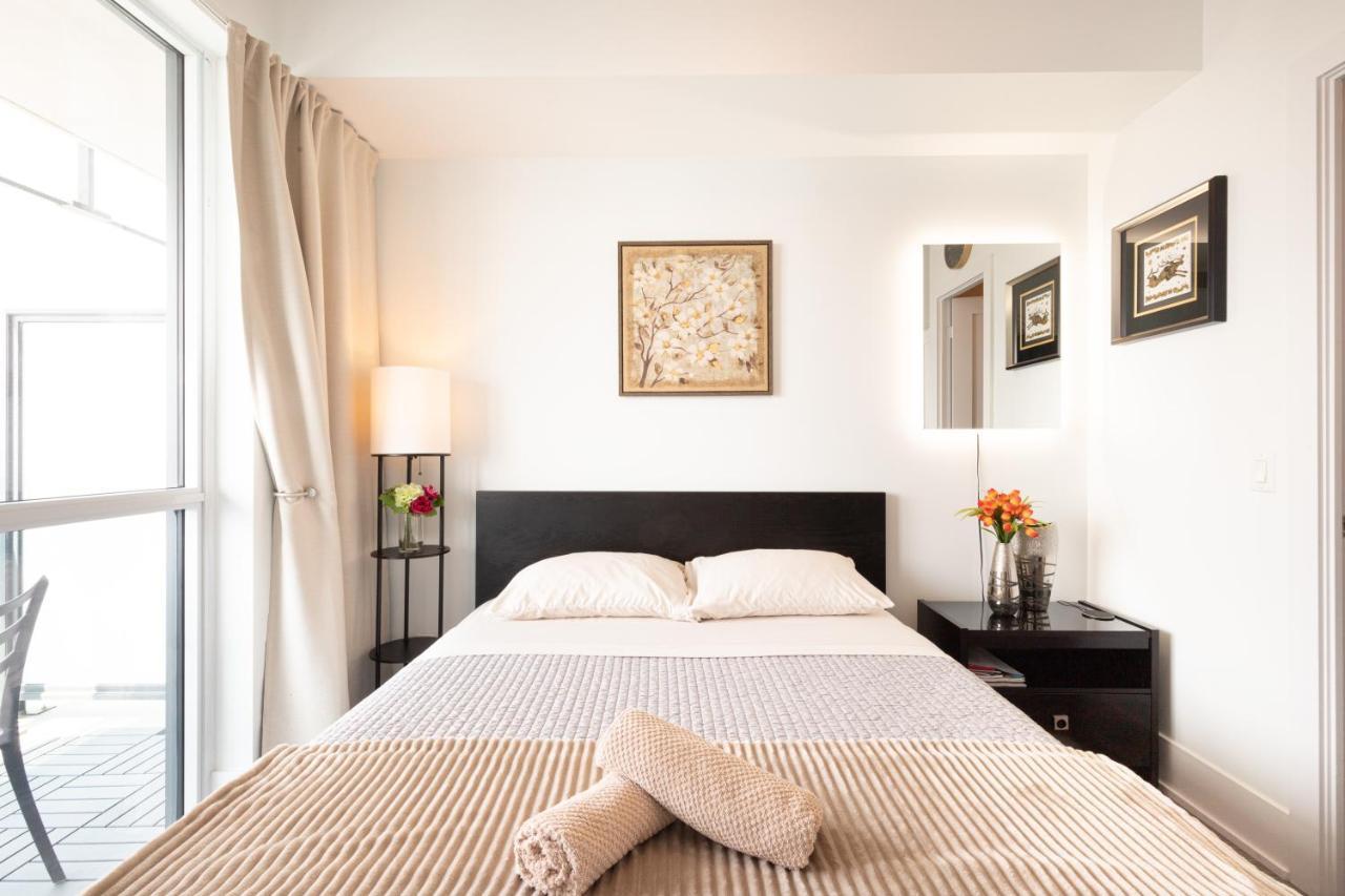 Bright Condo In The Heart Of Toronto Exterior photo