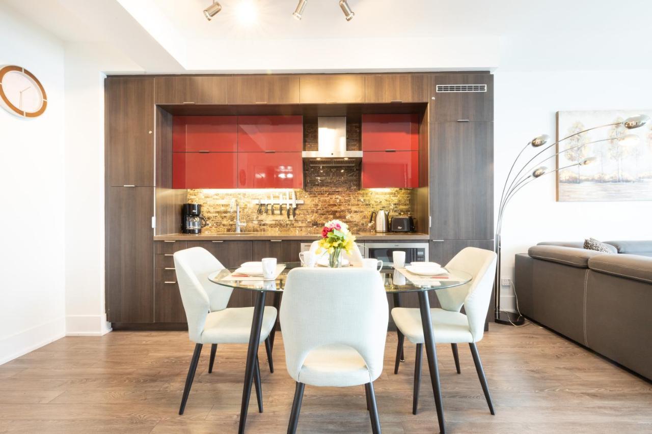 Bright Condo In The Heart Of Toronto Exterior photo