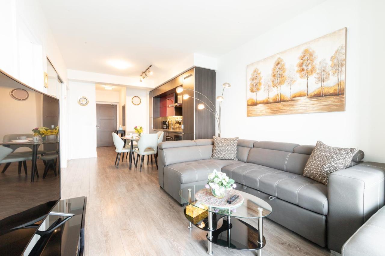Bright Condo In The Heart Of Toronto Exterior photo