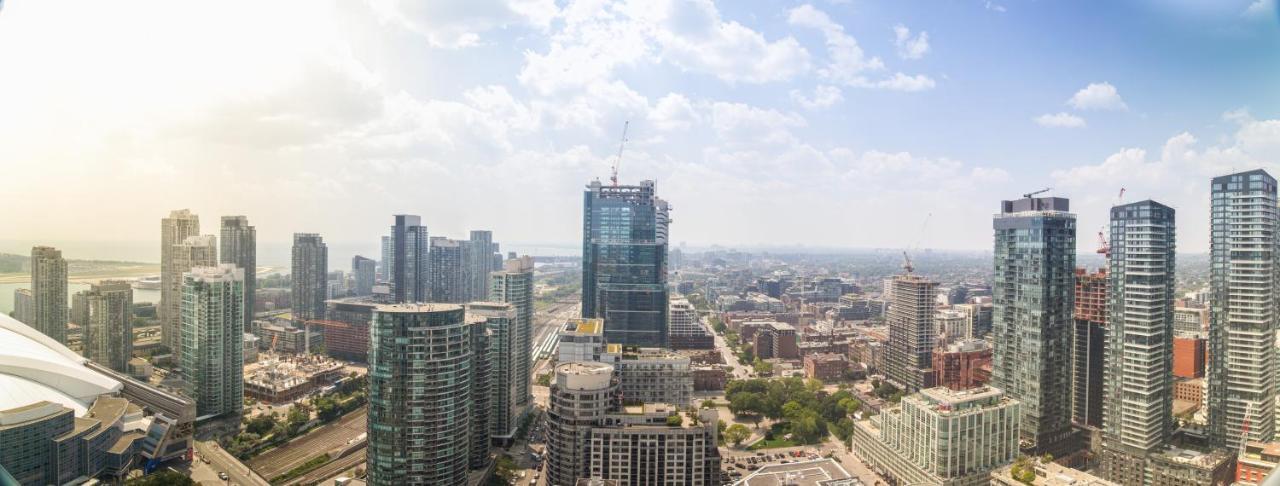 Bright Condo In The Heart Of Toronto Exterior photo