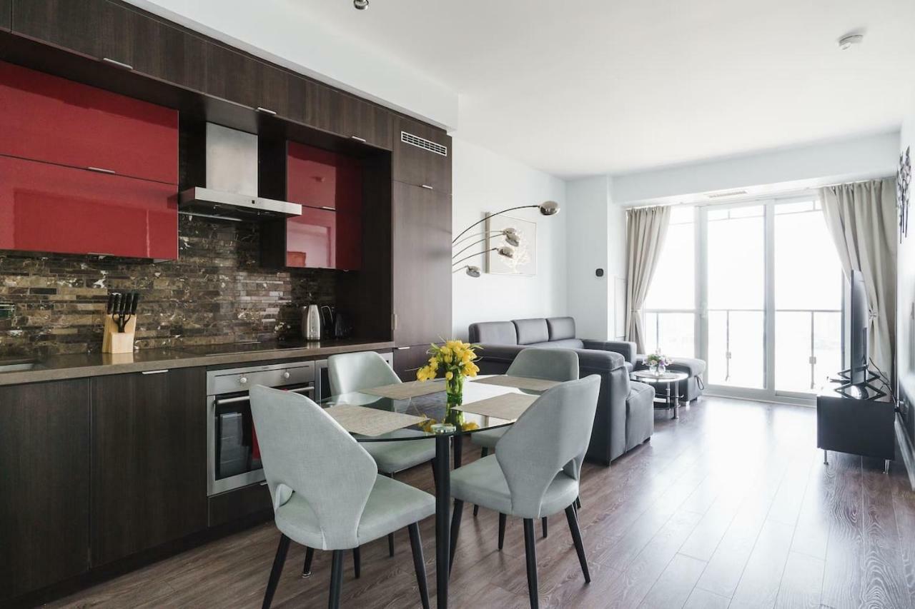Bright Condo In The Heart Of Toronto Exterior photo