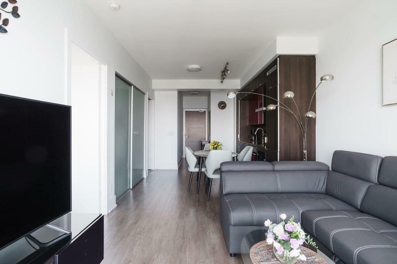 Bright Condo In The Heart Of Toronto Exterior photo