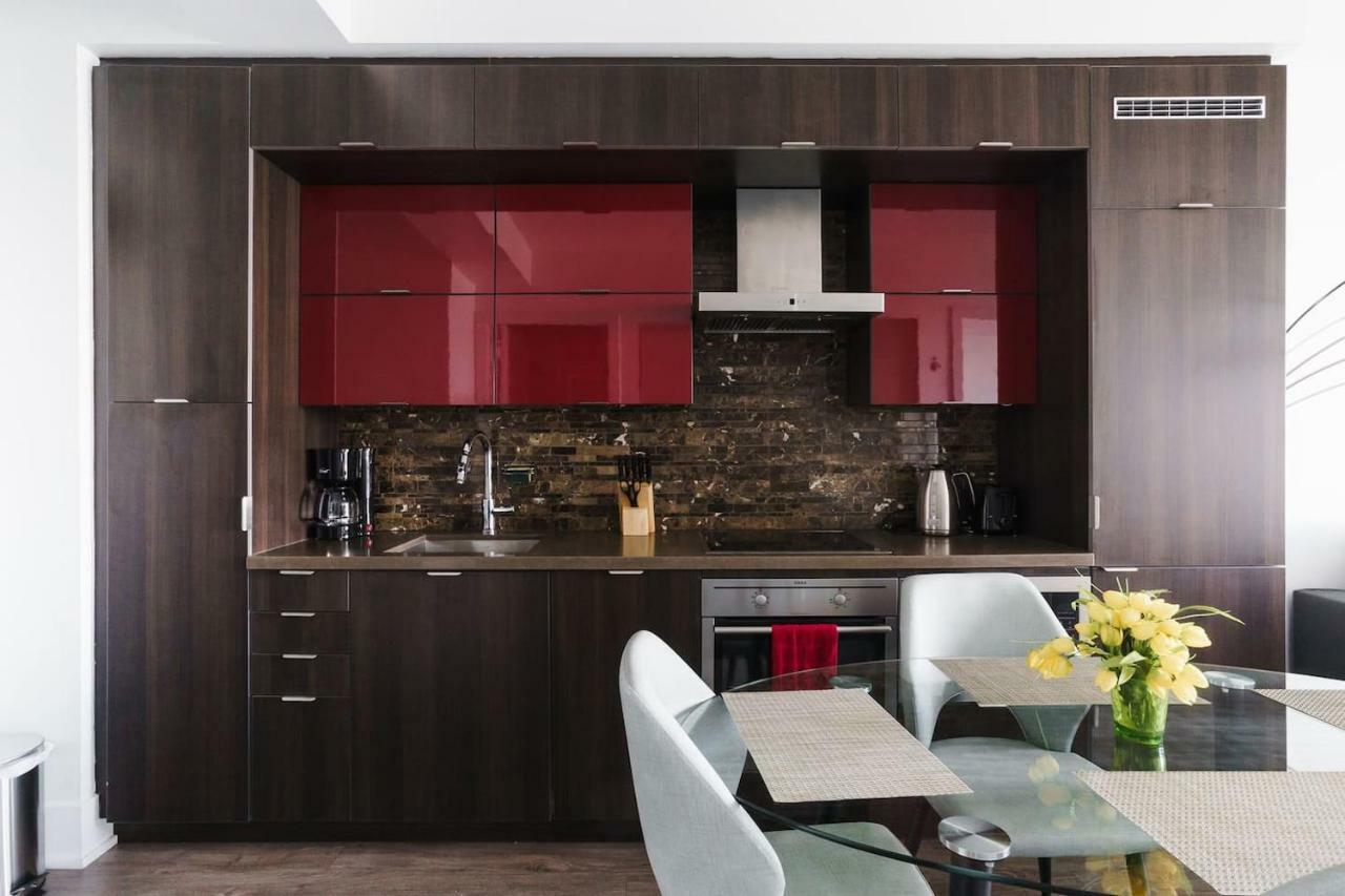Bright Condo In The Heart Of Toronto Exterior photo